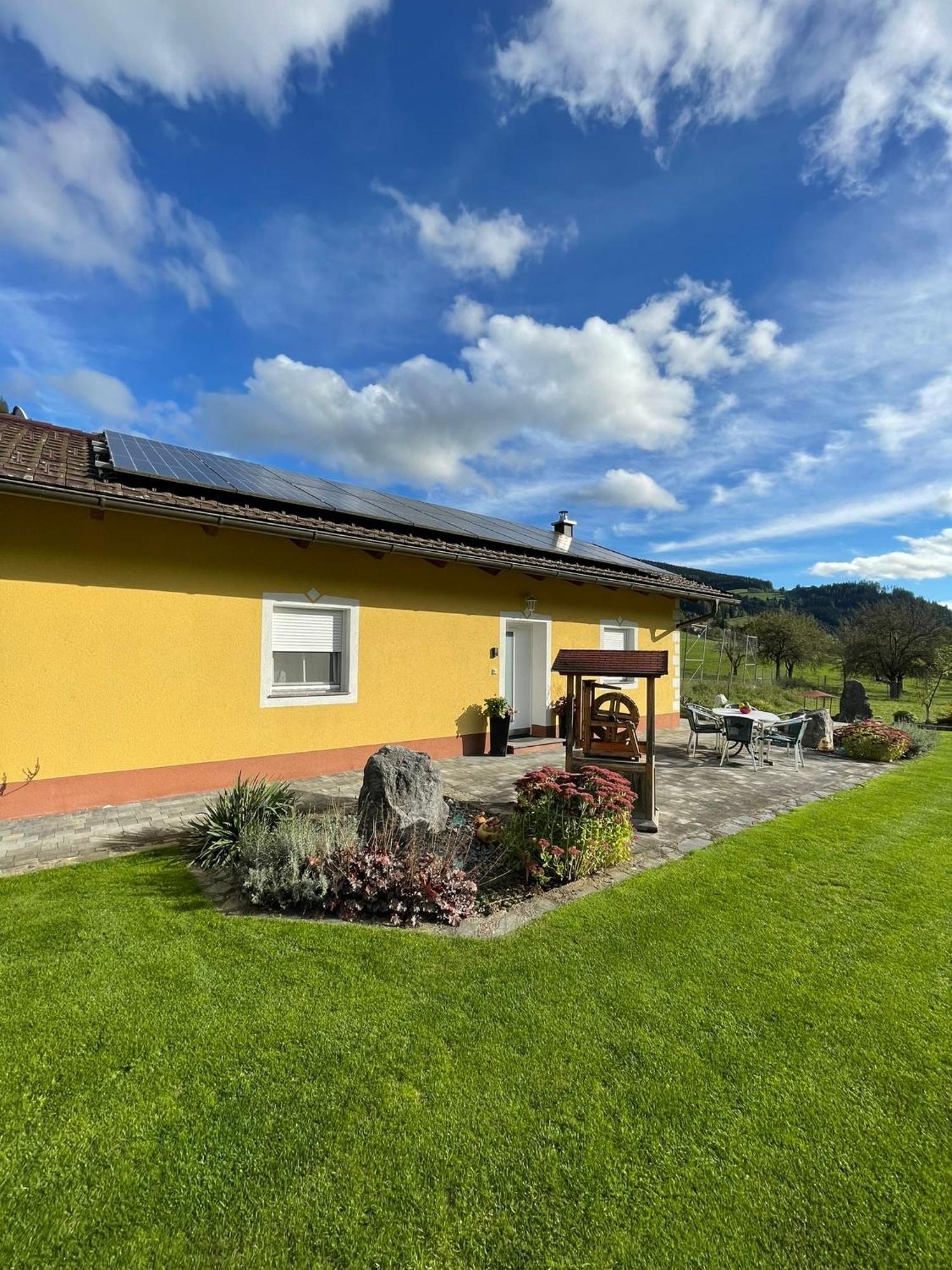Mit Terrasse Und Viel Ruhe